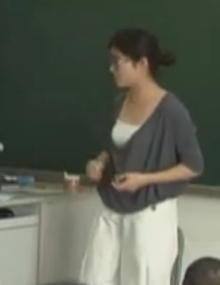 Ǧ���ж೤ �ⵤ��_���꼶Сѧ��ѧ����չʾ��Ħ��ʵ¼��Ƶ