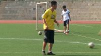 高一足球脚内侧扣球交向技术_1(第五届全国中小学体育教学观摩)
