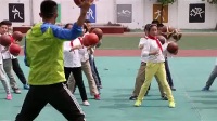 《原地双手胸前传接球》小学体育与健康人教版-芜湖市师范学校附属小学