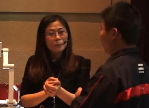 人教版初中物理教材培训会观摩课《流体压强与流速的关系》邓朝霞武汉