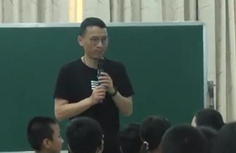 五年级的群文阅读课《我来写一首诗——半轮月》蒋军晶