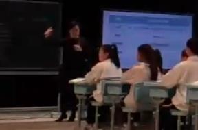 第17届全国初中英语教师教学基本功大赛现场课__Unit 9 What does he look like? Section B 3a-3b