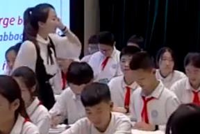 浙派名师新课标新教材新课堂初中英语展示优质课视频Unit 10 I’d like some noodles project waiters waitresses5 5 (2)